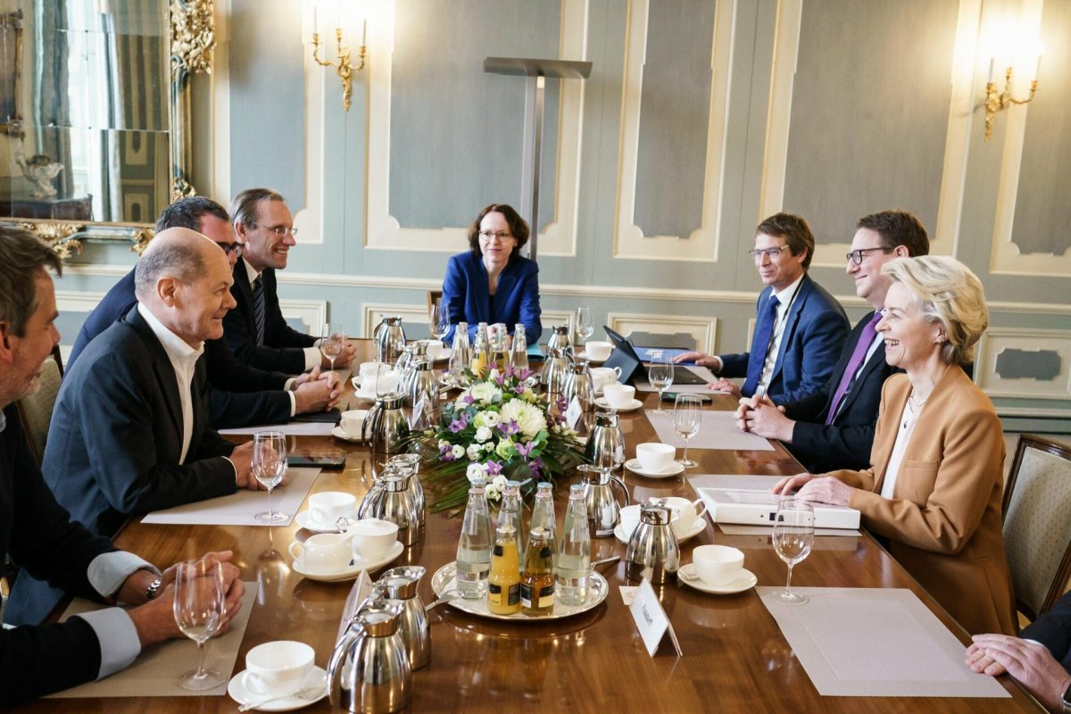 Von der Leyen cree esencial que la UE mantenga el liderazgo mundial en energía limpia