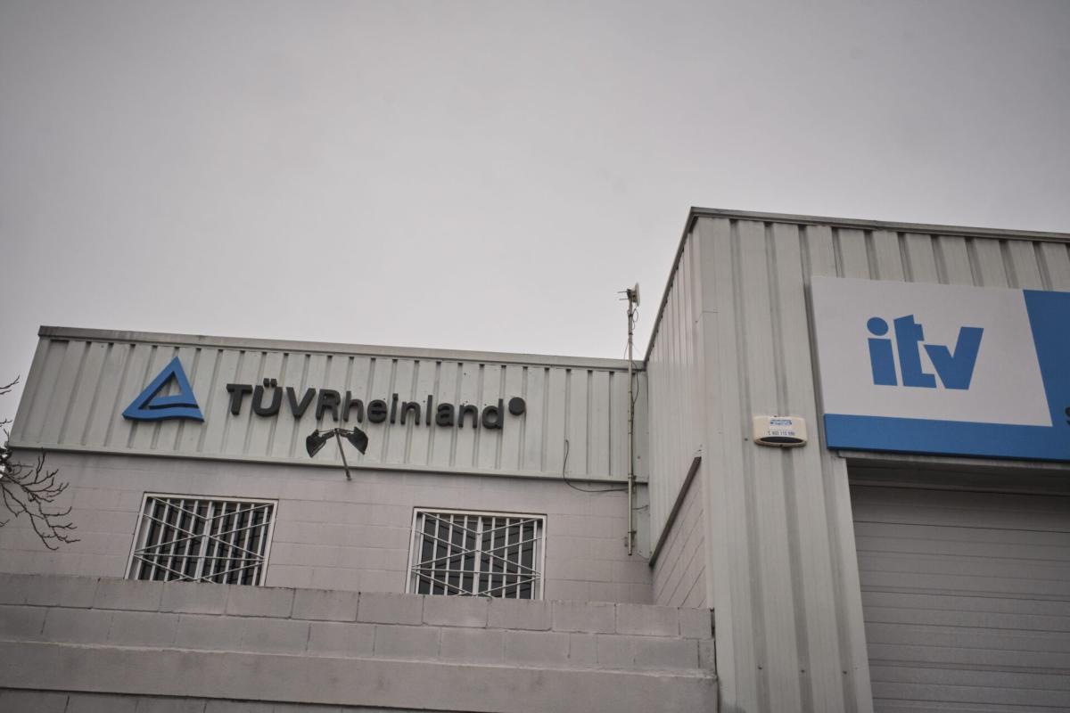 TÜV Rheinland llena de paneles solares sus estaciones de ITV en España