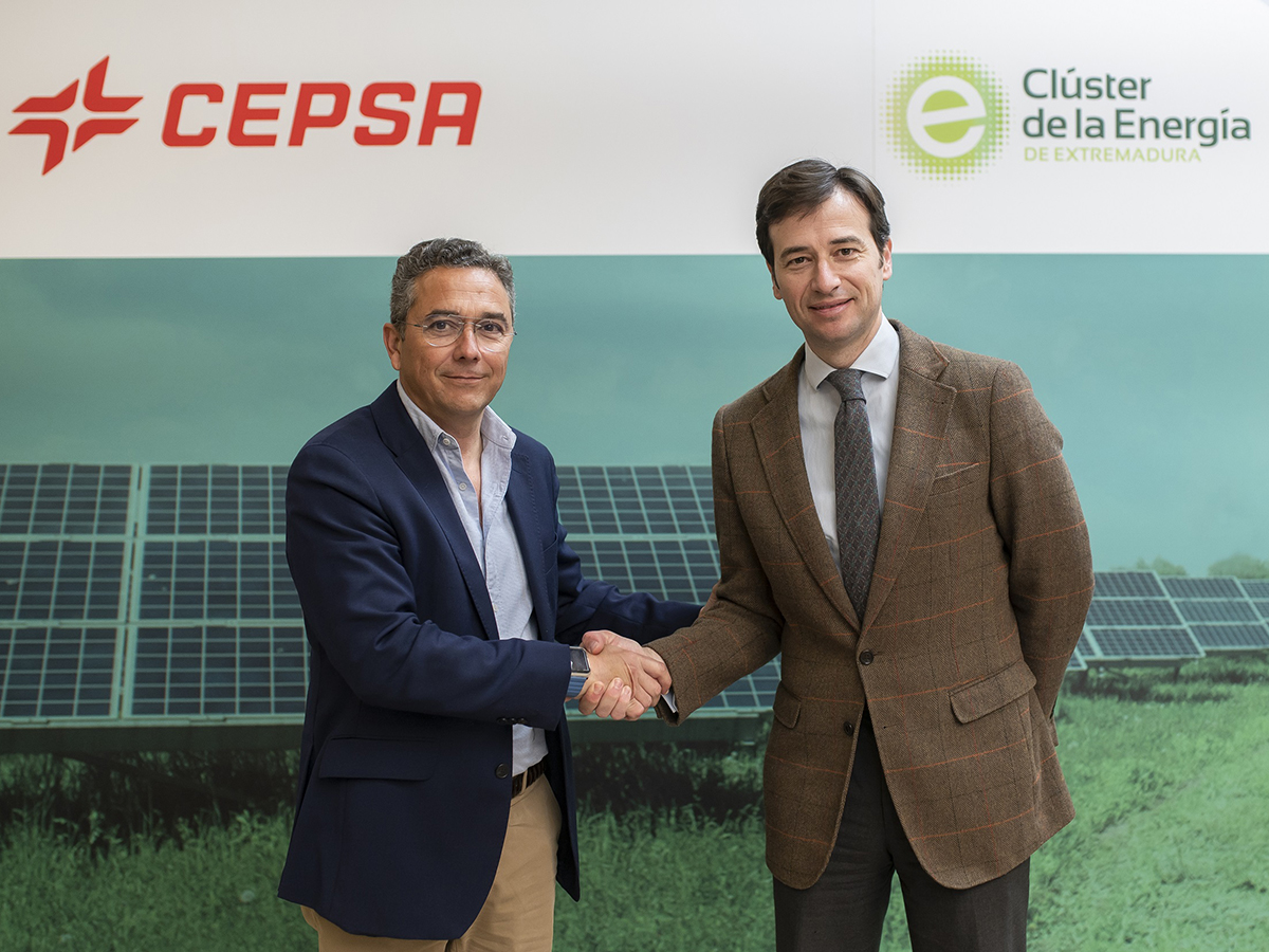 Cepsa invertirá 262 millones en dos plantas fotovoltaicas en Extremadura