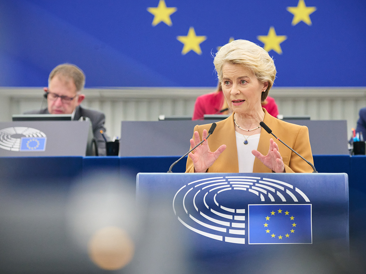 Von der Leyen insta a "ponerse las pilas" para liderar la producción de tecnologías limpias