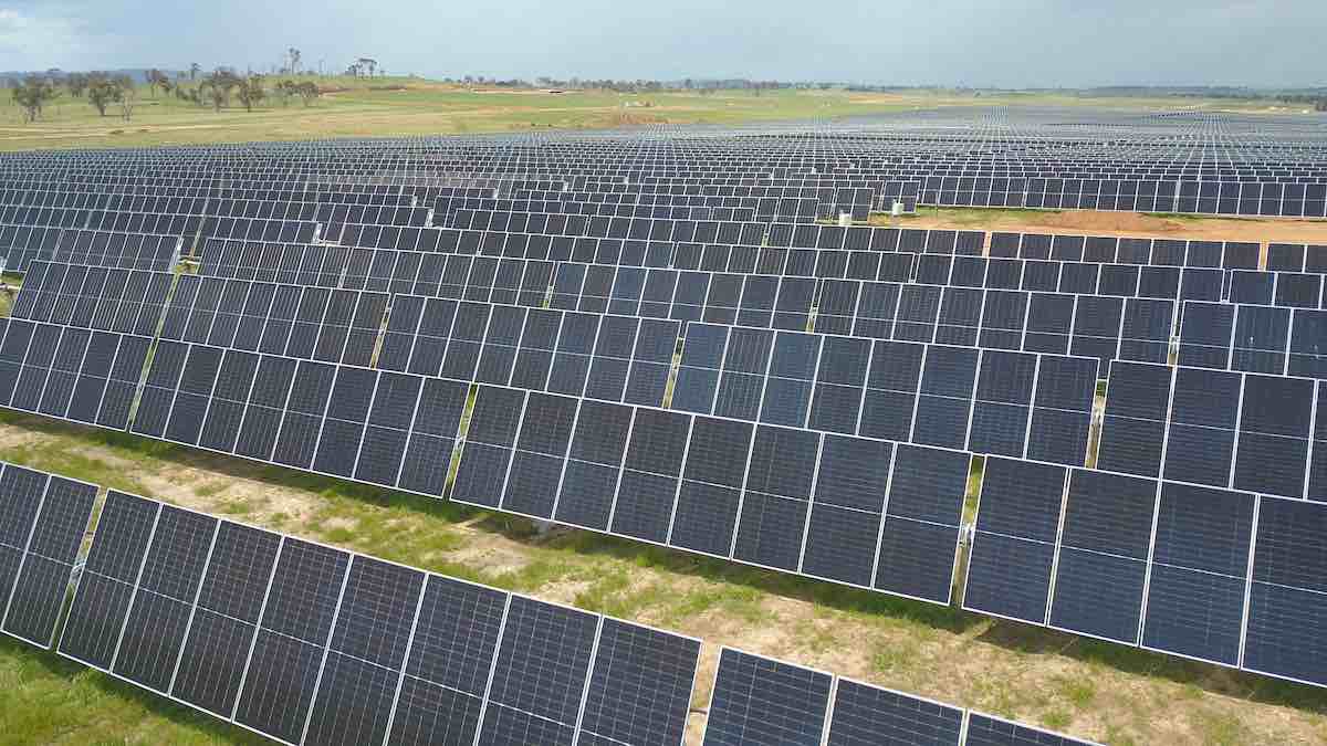 Acen pone en marcha el mayor parque solar de Australia con una gran batería de 400 MWh