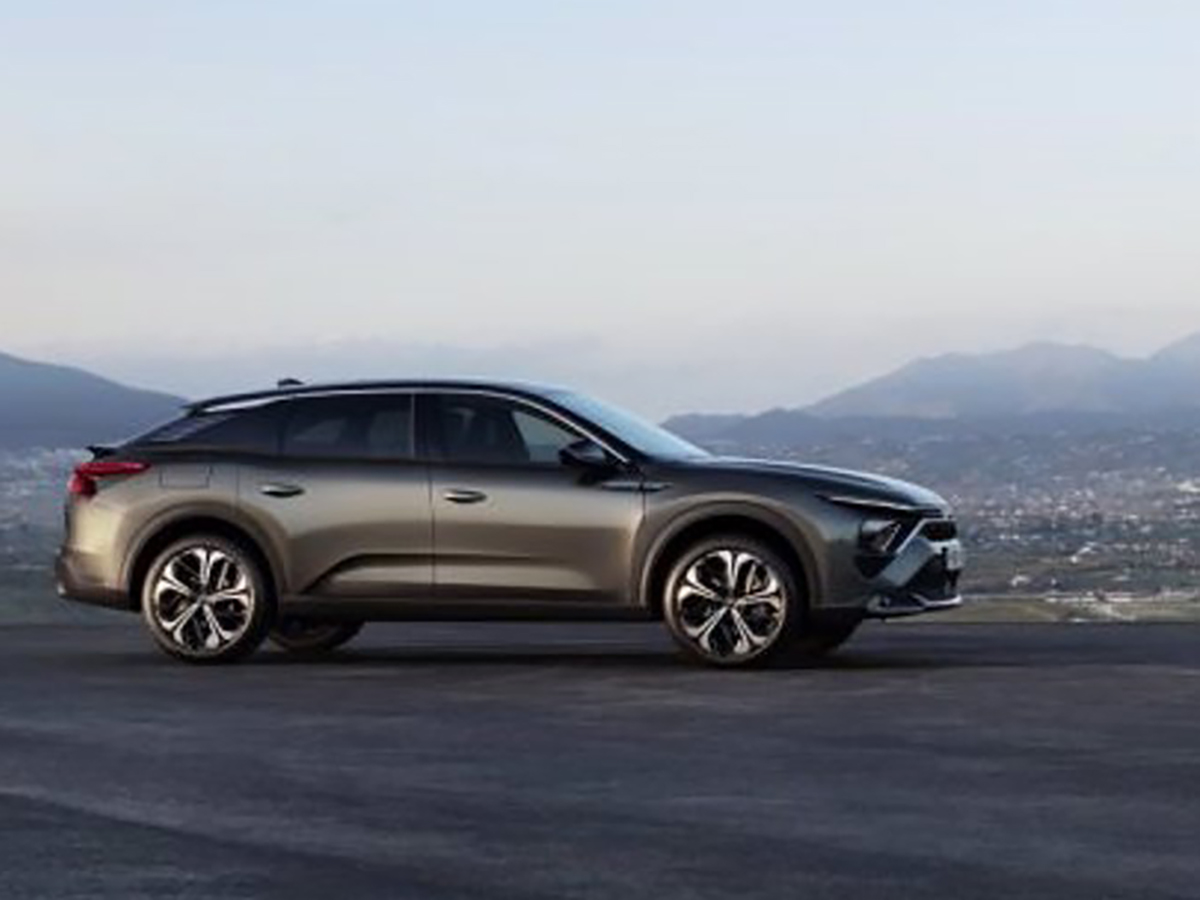 Citroën actualiza la gama del C5 X con una motorización híbrida enchufable de 180 caballos