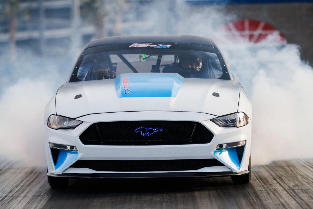 Ford Mustang Super Cobra Jet 1800: un dragster eléctrico que busca pulverizar un récord