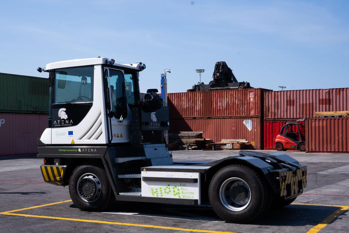 El Puerto de Valencia acoge al primer Tractor de Terminal propulsado de hidrógeno del mundo