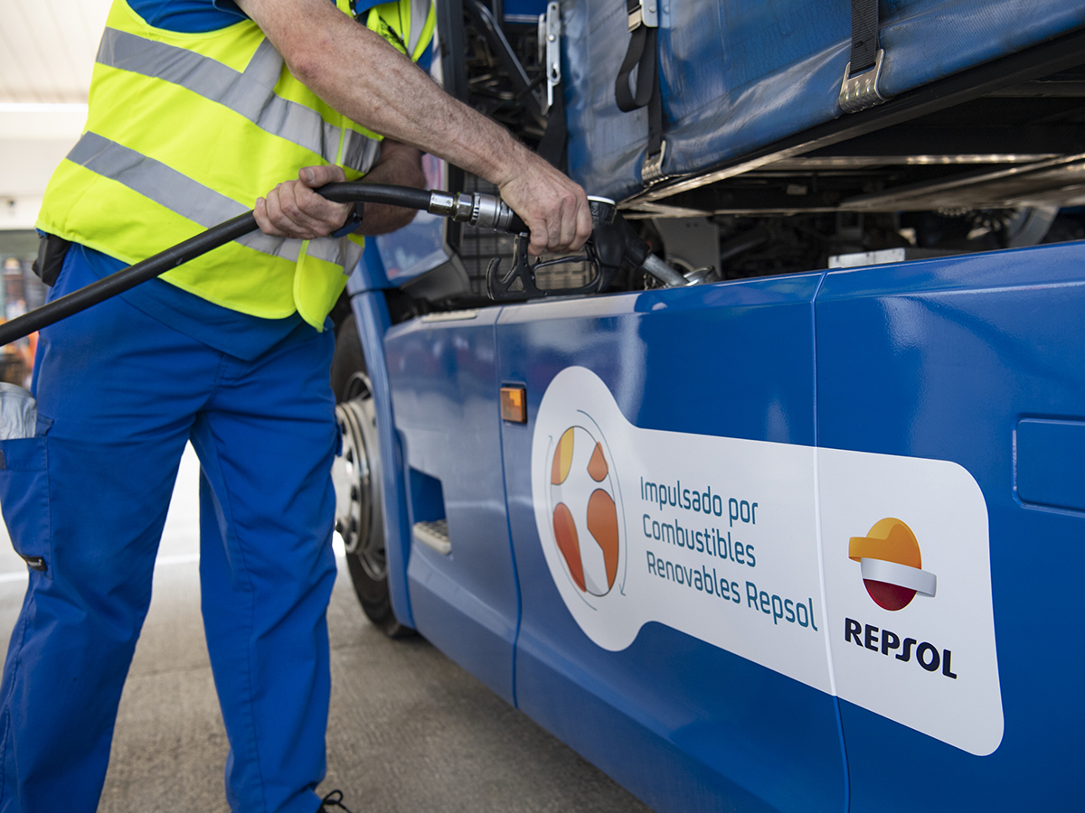 Repsol suministra ya combustible renovable en 33 estaciones de servicio en España y Portugal y enfila las 50