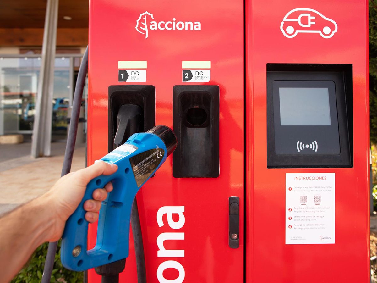 Acciona Energía se alía con Cushman &amp; Wakefield para instalar 172 puntos de recarga en centros comerciales