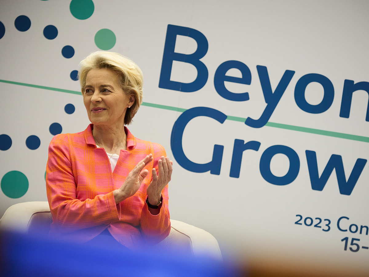 Von der Leyen constata que el crecimiento basado en los combustibles fósiles está "obsoleto"