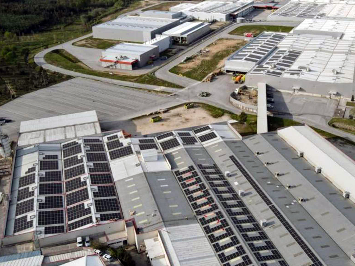 Endesa pone en servicio seis plantas solares de autoconsumo para el Grupo Aquinos en Portugal
