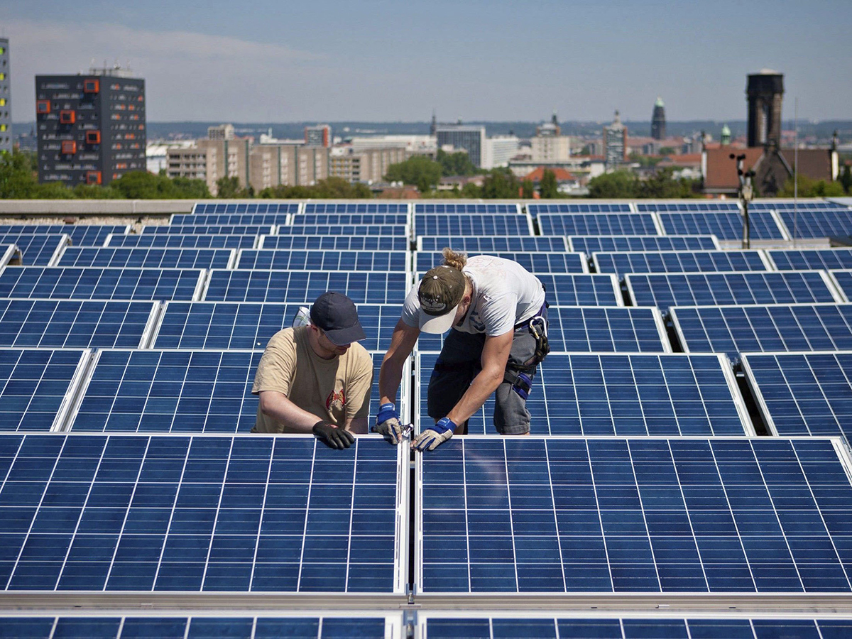 Autoconsumo colectivo, la tarea pendiente de la legislatura del 'boom' de los hogares solares