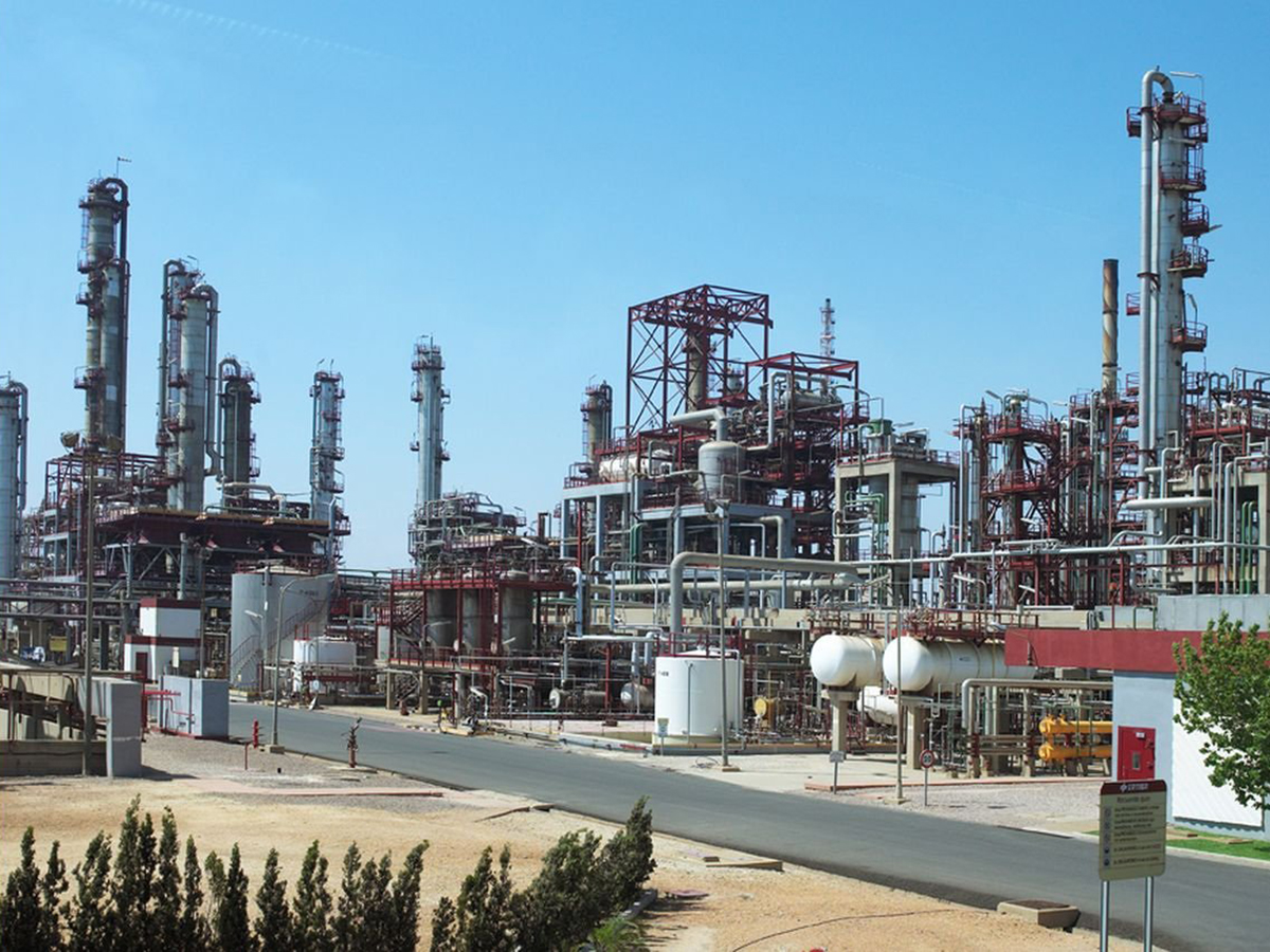 La química prevé una caída del 6,8% en su cifra de negocio este año, lastrada por los precios energéticos