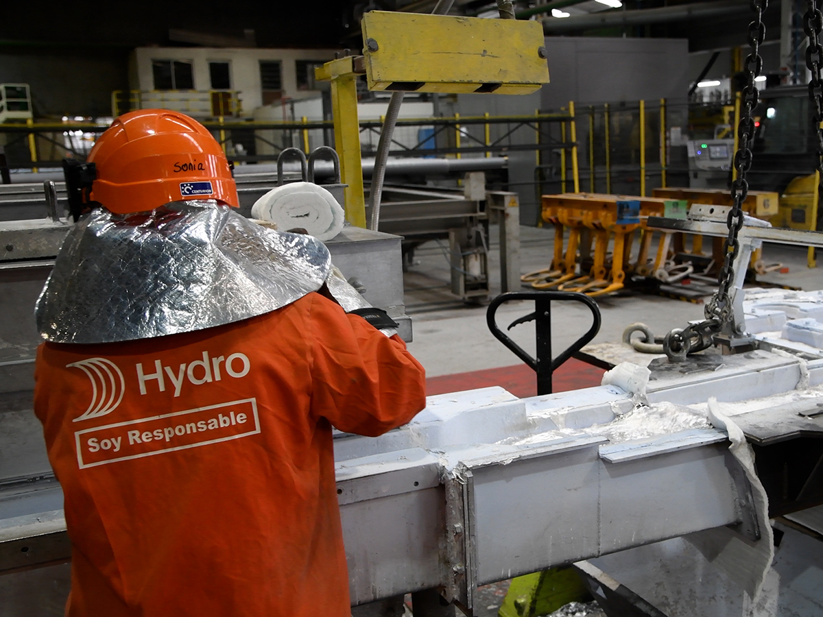 Hydro produce aluminio reciclado con hidrógeno verde por primera vez en el mundo en una planta de Navarra