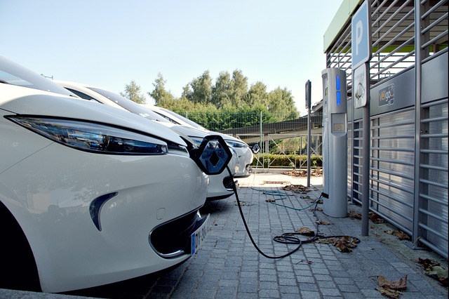 ¿Por qué es híbrido casi el 70% del parque automovilístico eléctrico en España?