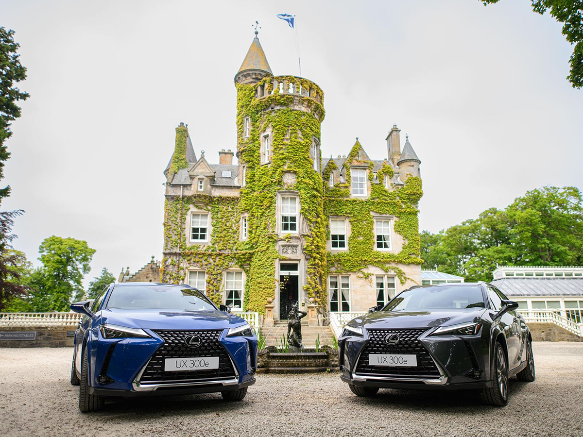 Lexus presenta el nuevo UX 300e, que aumenta su autonomía hasta los 450 kilómetros