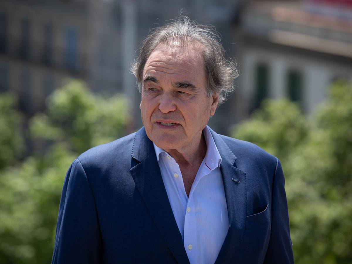 Oliver Stone defiende el uso de energía nuclear para "limpiar" el medio ambiente: "que no nos asuste, podemos manejarla"