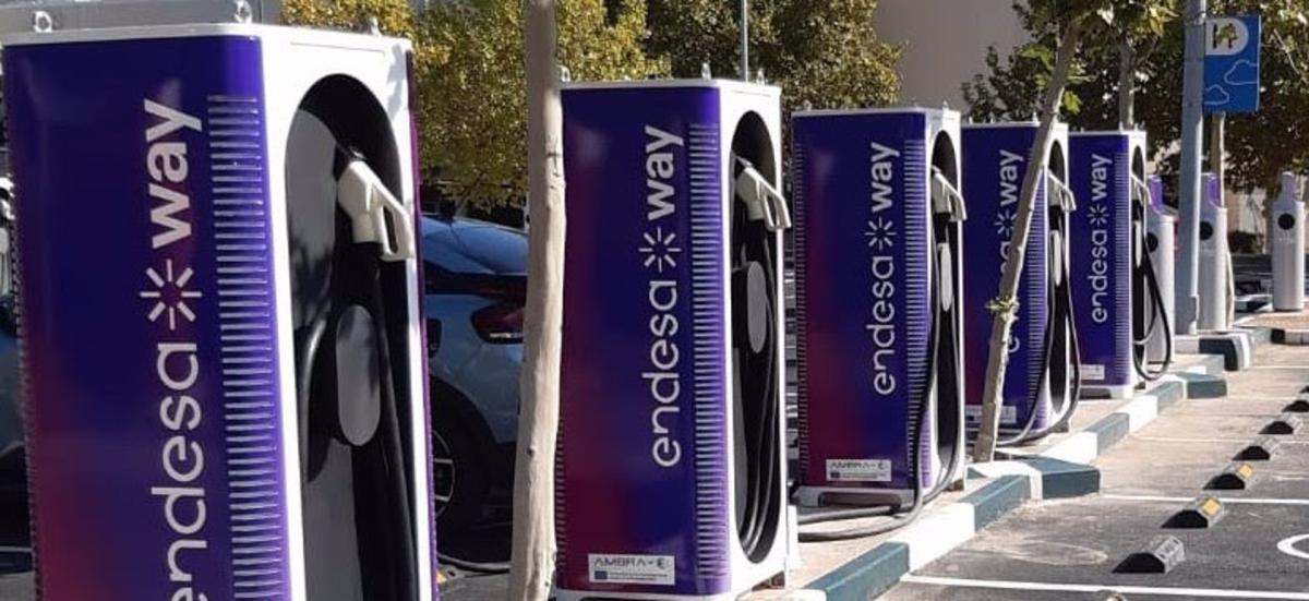 Endesa instala una veintena de puntos de recarga para vehículos eléctricos en Sevilla