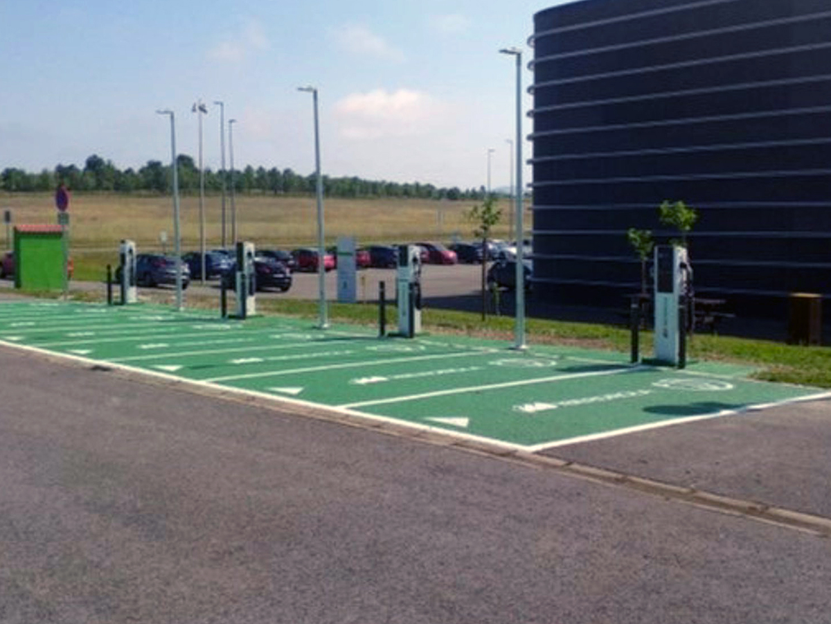 Iberdrola instala en el Parque Tecnológico de Álava 17 puntos dobles de recarga para vehículos eléctricos