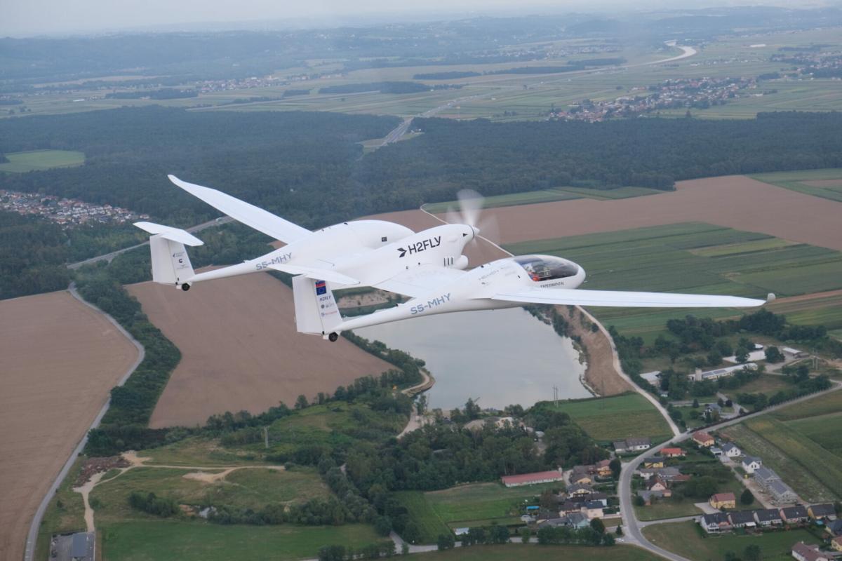 Completan el primer vuelo del mundo de un avión eléctrico propulsado con hidrógeno líquido