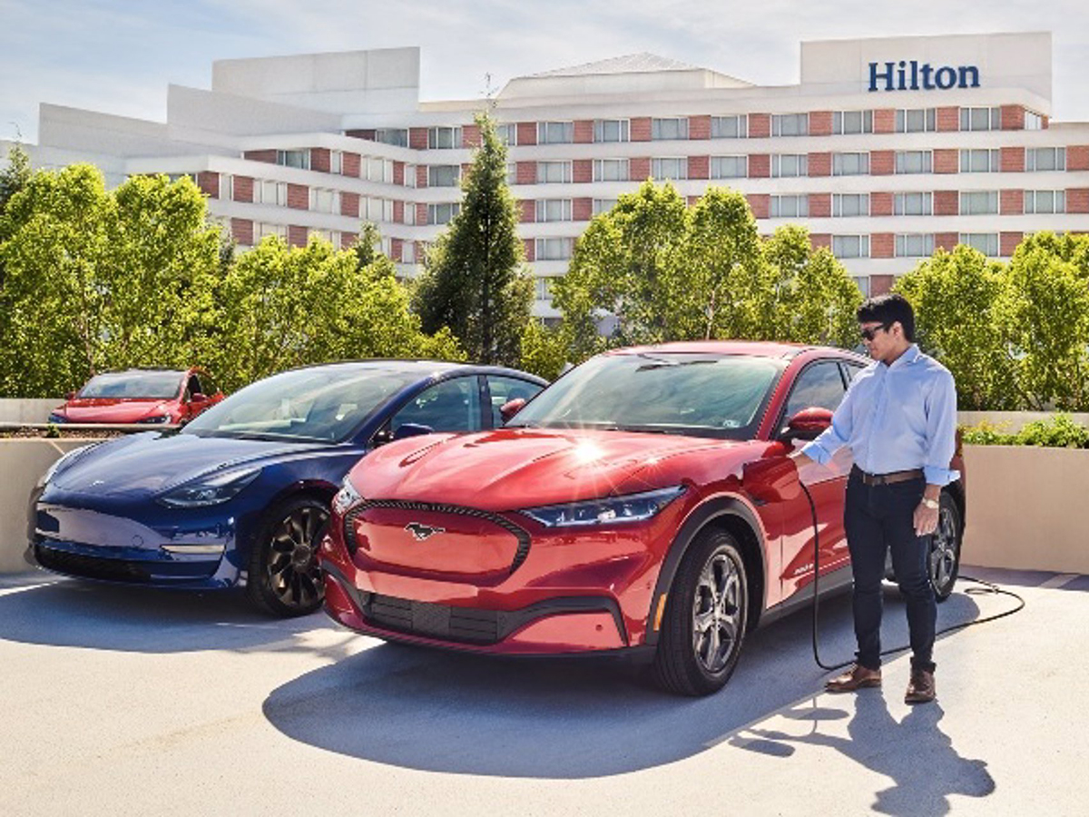 Tesla y Hilton instalarán 20.000 cargadores de vehículos eléctricos en hoteles de Norteamérica y México