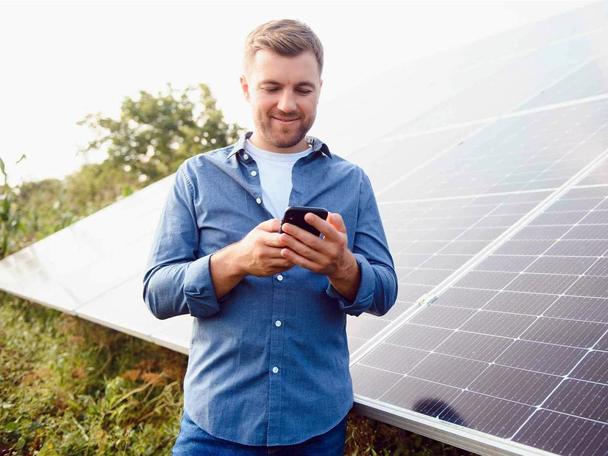 Endesa estrena 'baterías virtuales' para que los hogares con autoconsumo solar ahorren con sus excedentes