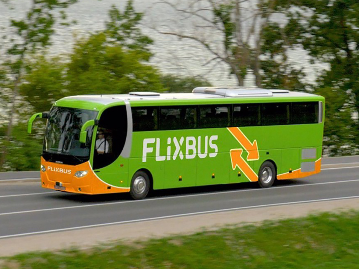 Flix se asocia con Scania para impulsar el uso del biogás en autobuses con carrocería española