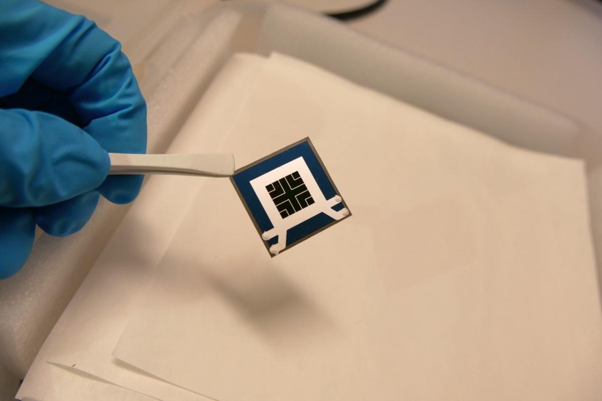 Fraunhofer ISE demuestra el gran potencial de las células solares de triple unión basadas en perovskita