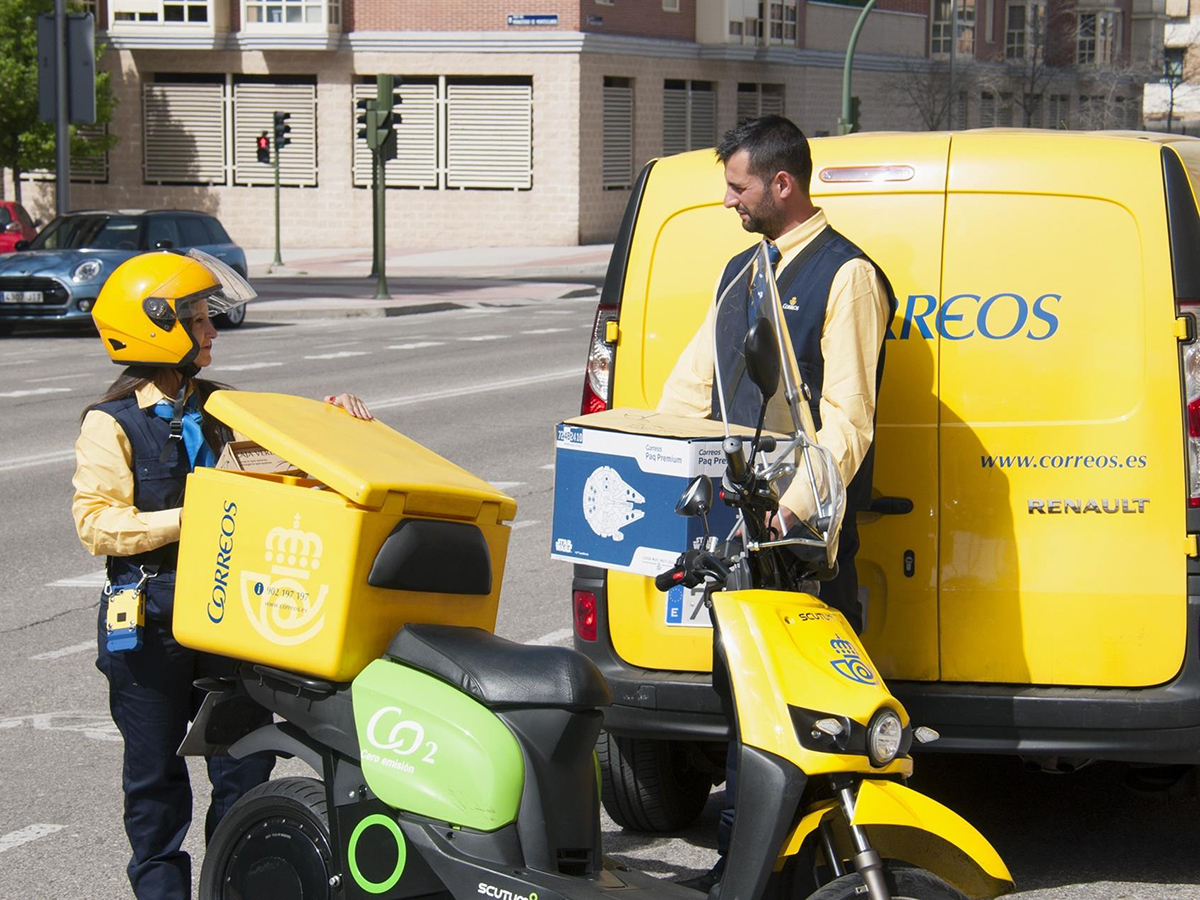 Correos celebra el 'Green Postal Day' y se compromete a que el 50% de su flota sea ecológica para 2030