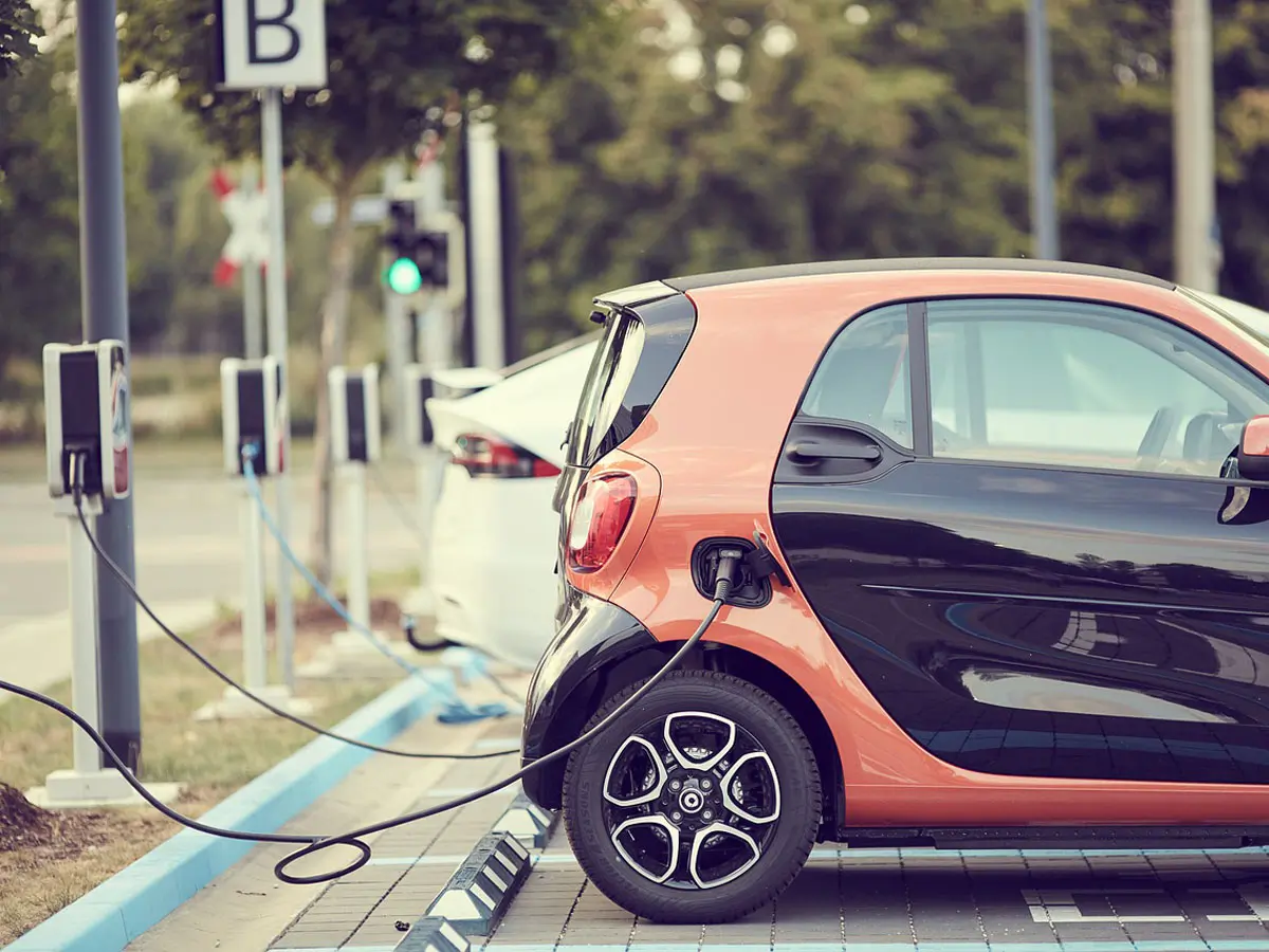 Francia veta a los coches eléctricos chinos