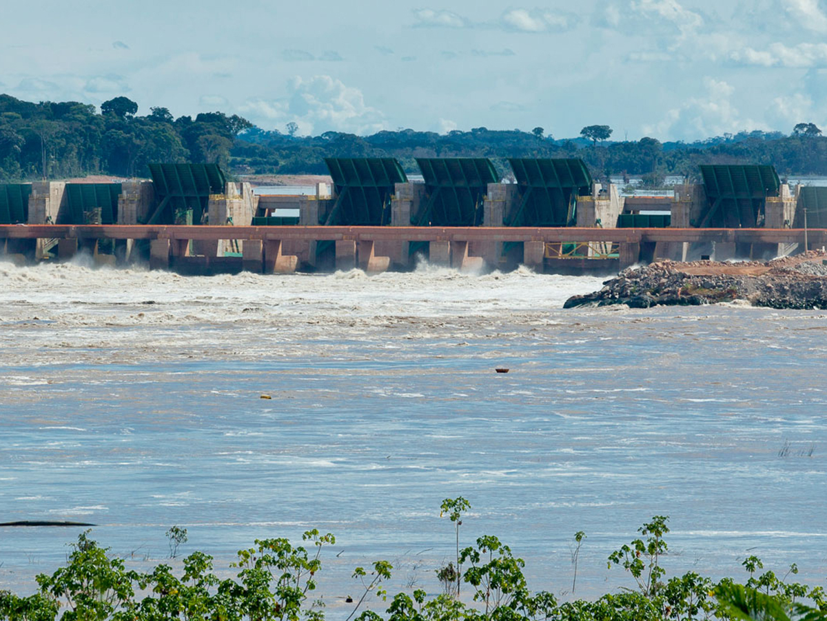 La cuarta mayor hidroeléctrica de Brasil suspende operaciones por la sequía en la Amazonía