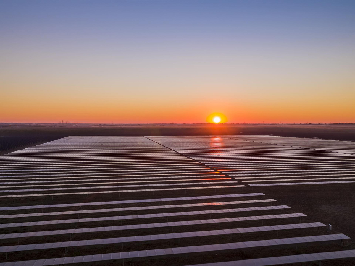 Lightsource bp suministrará energía de una cartera solar en España a un colectivo de grandes marcas de moda