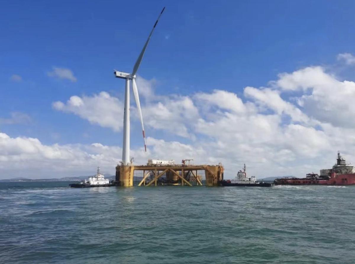 Ponen en marcha en China el primer parque eólico marino del mundo que incluye acuicultura bajo las plataformas