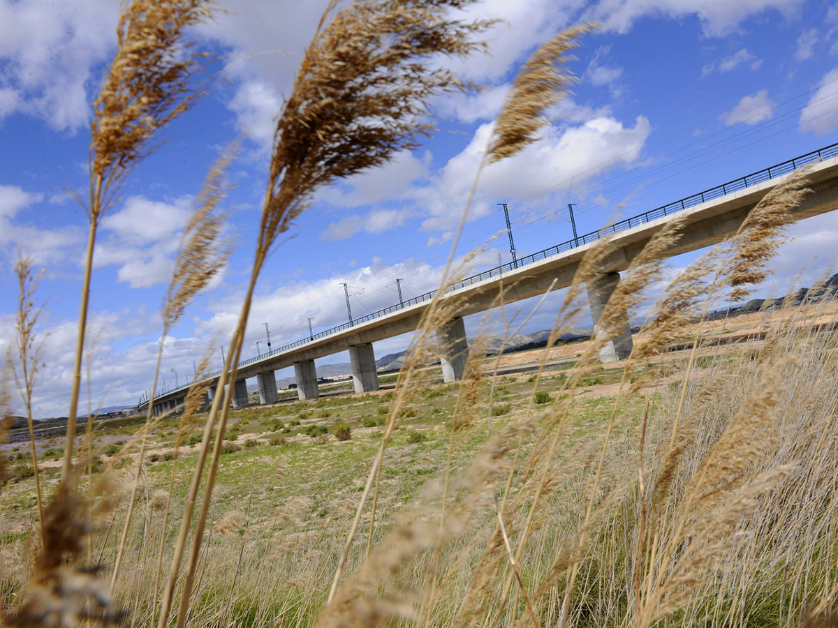 Iberdrola suministrará a Adif 28 GWh de energía verde eléctrica anual por 14,4 millones