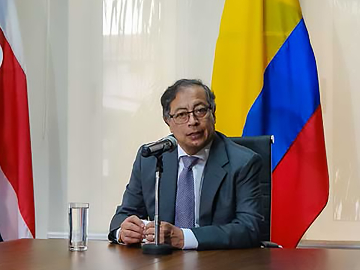 Colombia suspende el suministro de energía a Ecuador