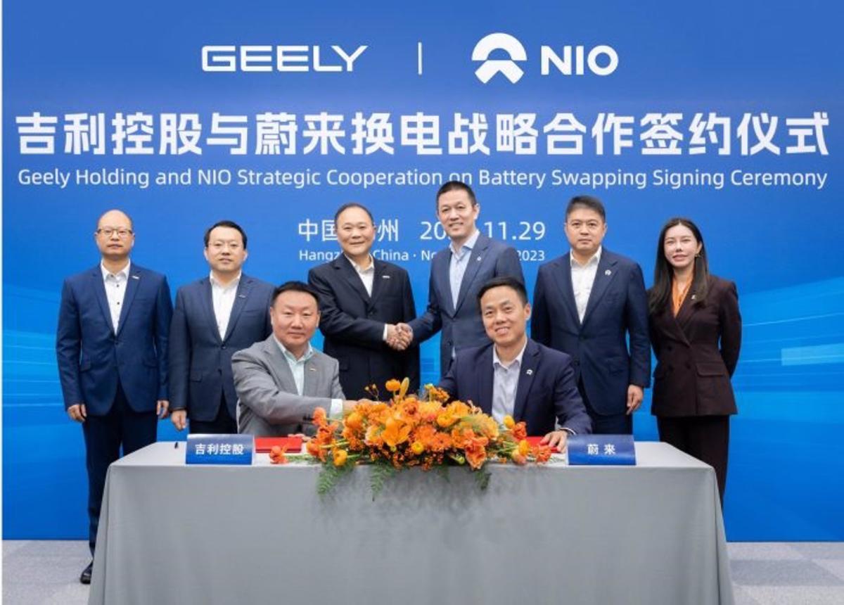 El intercambio de baterías triunfa en China: Geely y NIO se asocian para estandarizarlo