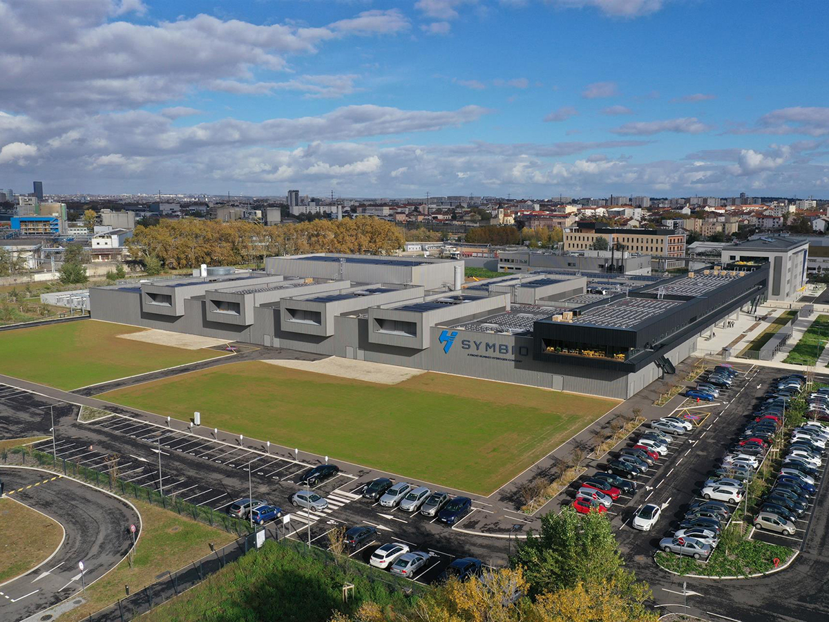 Symbio (Stellantis, Michelin y Forvia) inaugura en Francia su primera gigafactoría de pilas de hidrógeno