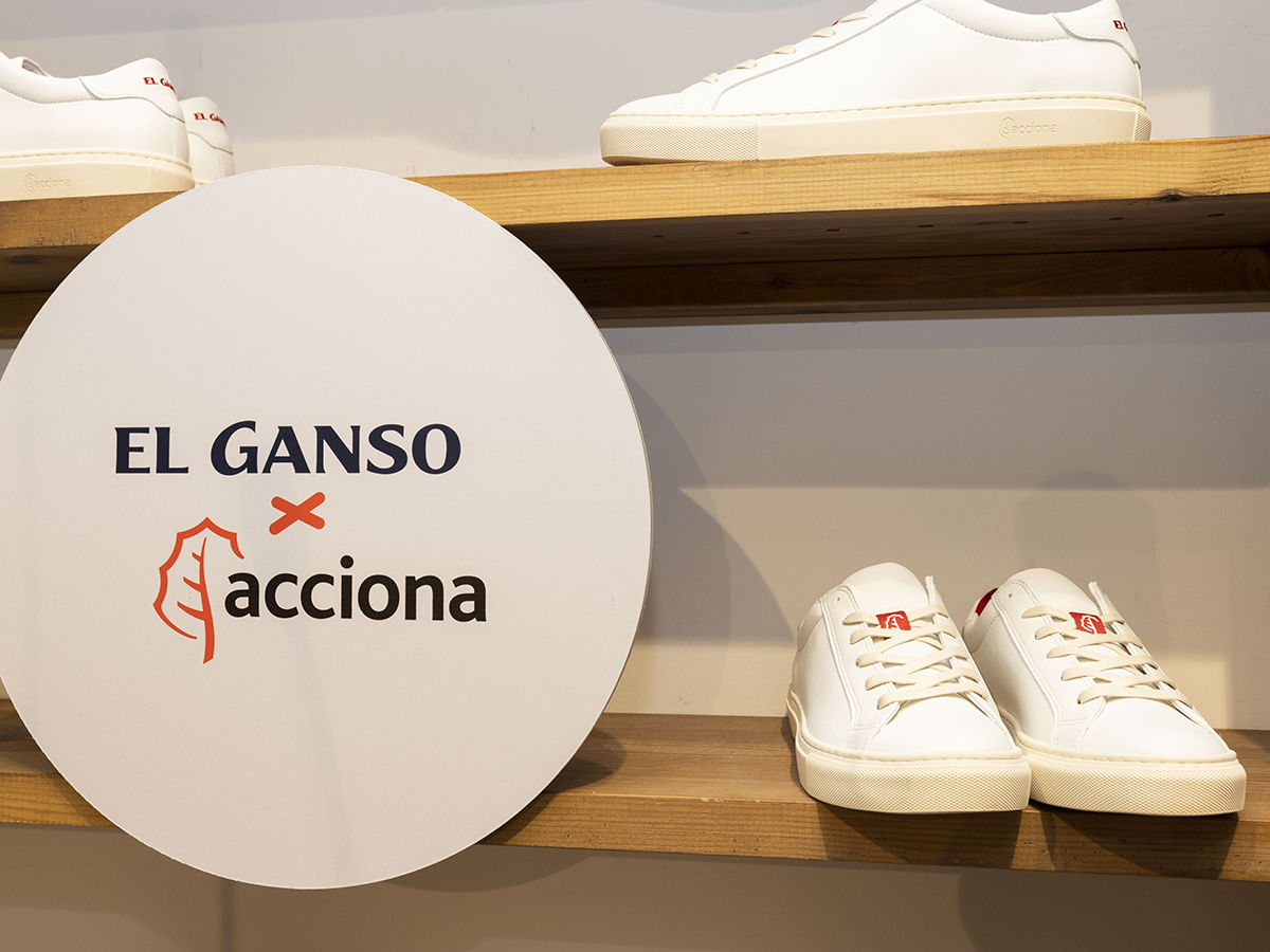 Acciona Energía y El Ganso lanzan las primeras zapatillas del mundo hechas con palas eólicas recicladas