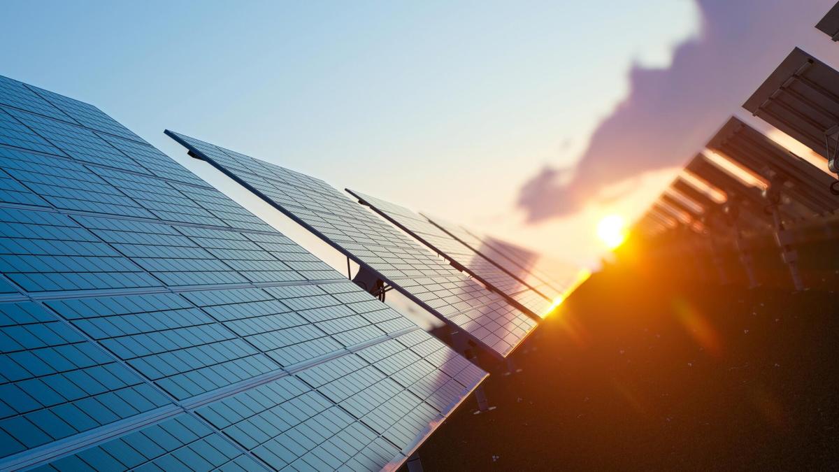 El BEI da un crédito de 80 millones a Cepsa para construir dos plantas fotovoltaicas en Andalucía