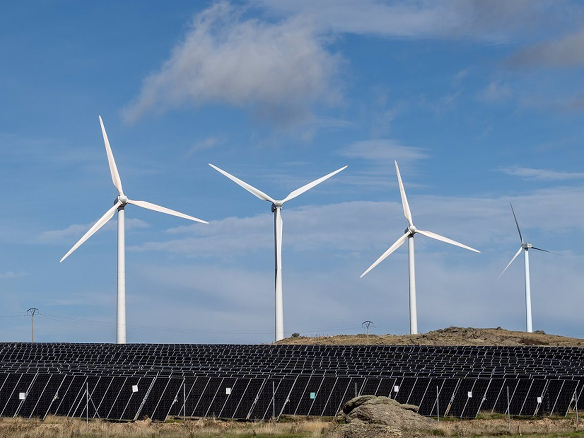 EDPR conecta a la red el primer parque híbrido eólico-solar de España