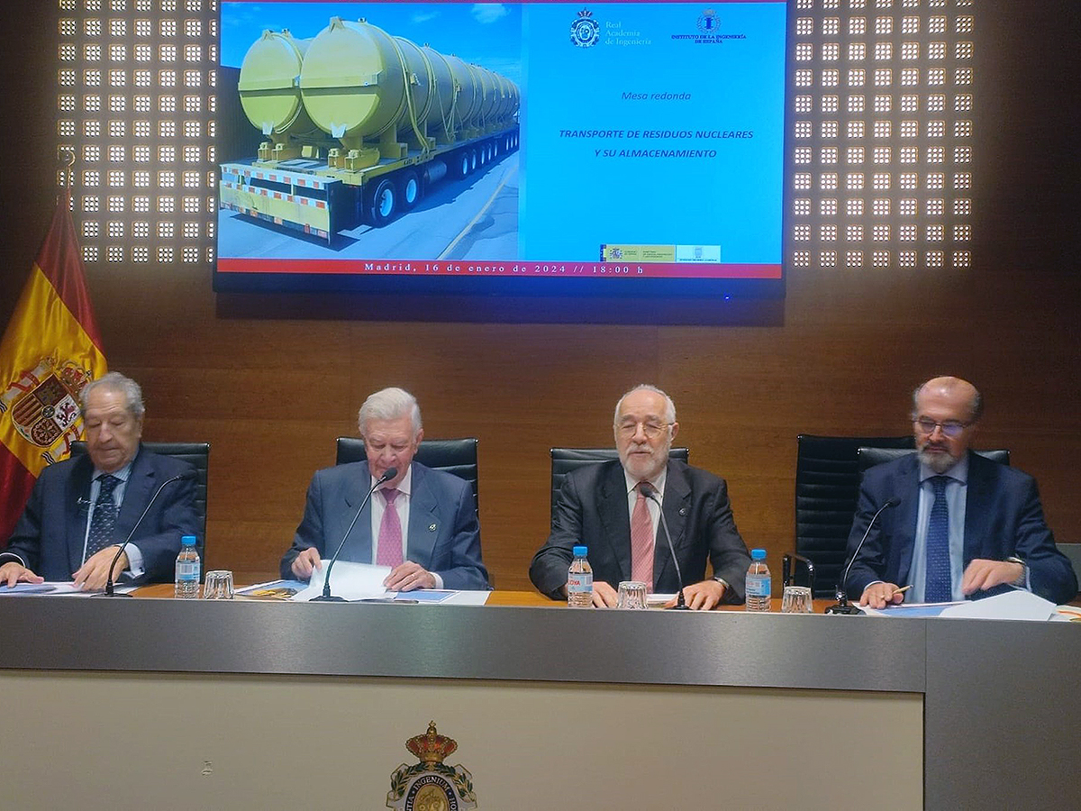 España necesita diez centrales nucleares "pequeñitas" para evitar apagones