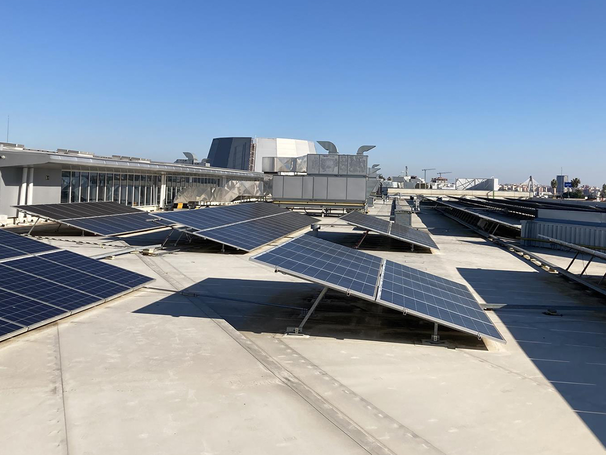 Castellana Properties despliega placas fotovoltaicas en sus centros comerciales tras un acuerdo con Sunbird Solar