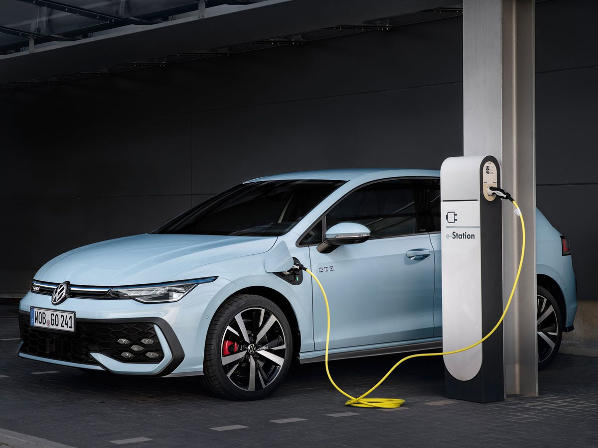 Volkswagen Golf 2024: en la senda eléctrica