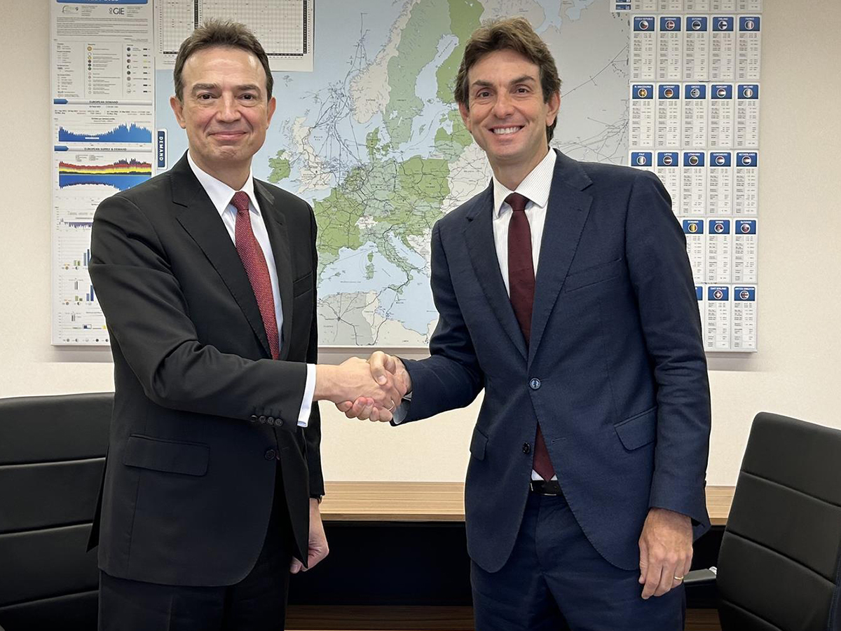 Enagás y Oficemen colaborarán en el desarrollo de infraestructuras para el transporte de H2, CO2 y O2