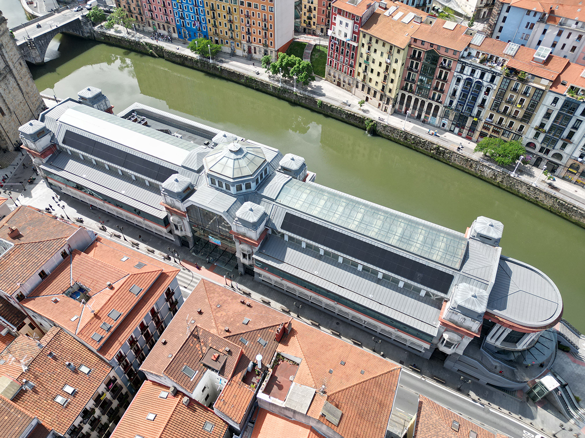 El Mercado de La Ribera de Bilbao ahorra en un año un 30% de la energía con el autoconsumo de Iberdrola