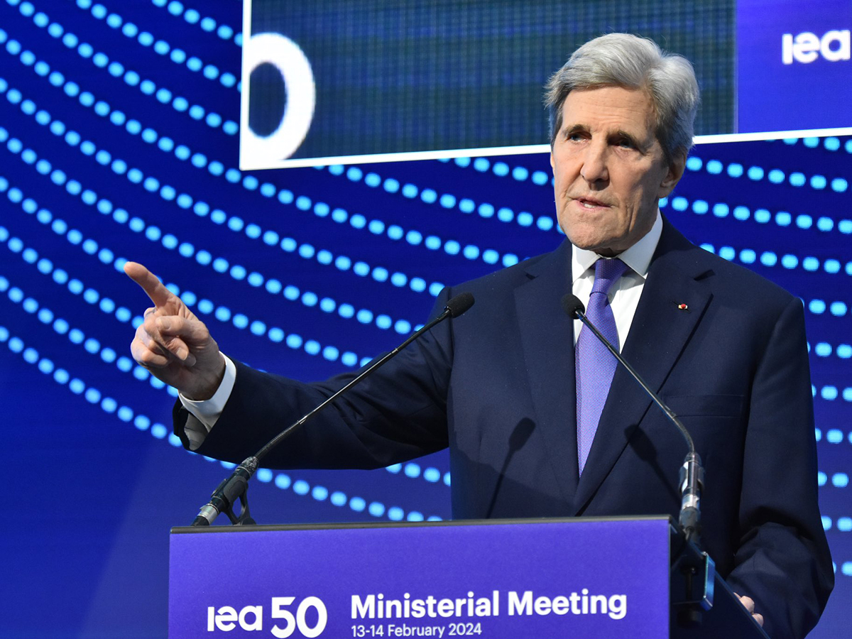 Kerry defiende la Ley IRA porque ofrecerá oportunidades fuera de EEUU