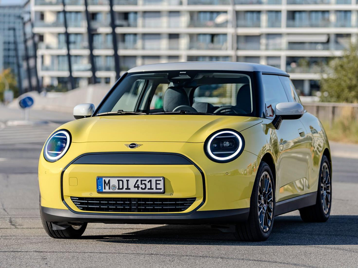 BMW presenta el nuevo Mini Cooper E 100% eléctrico en versión 'Classic' con autonomía de 305 kilómetros