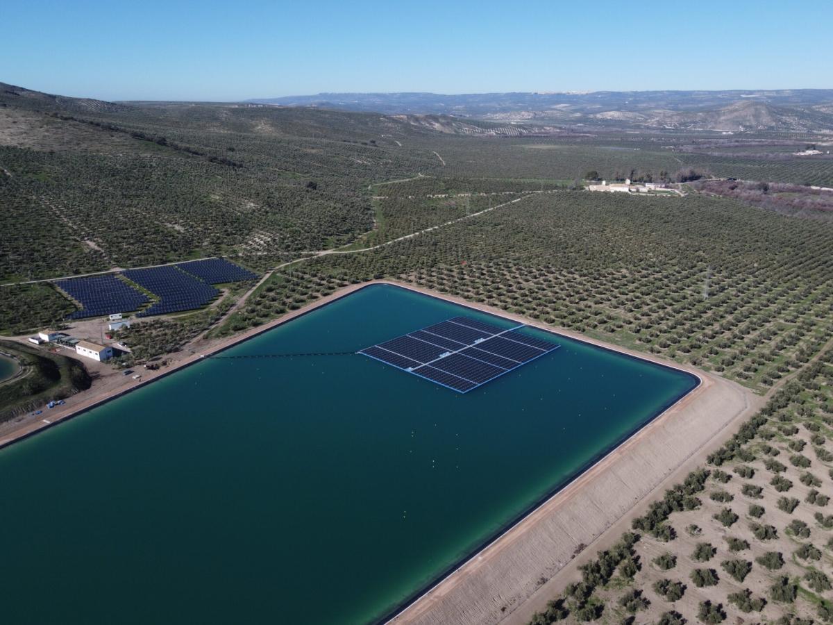 Aragón prohibirá en una normativa para la instalación de placas fotovoltaicas flotantes en los embalses