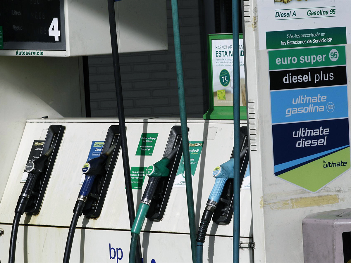 El consumo de combustibles de automoción repunta un 8,4% en abril