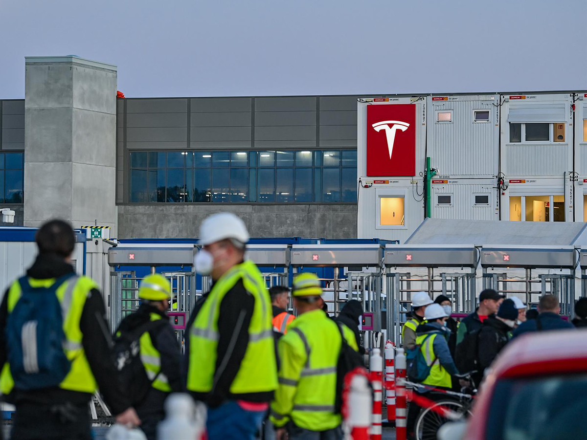 Tesla cifra en cientos de millones de euros las pérdidas por el ataque a su planta de Alemania