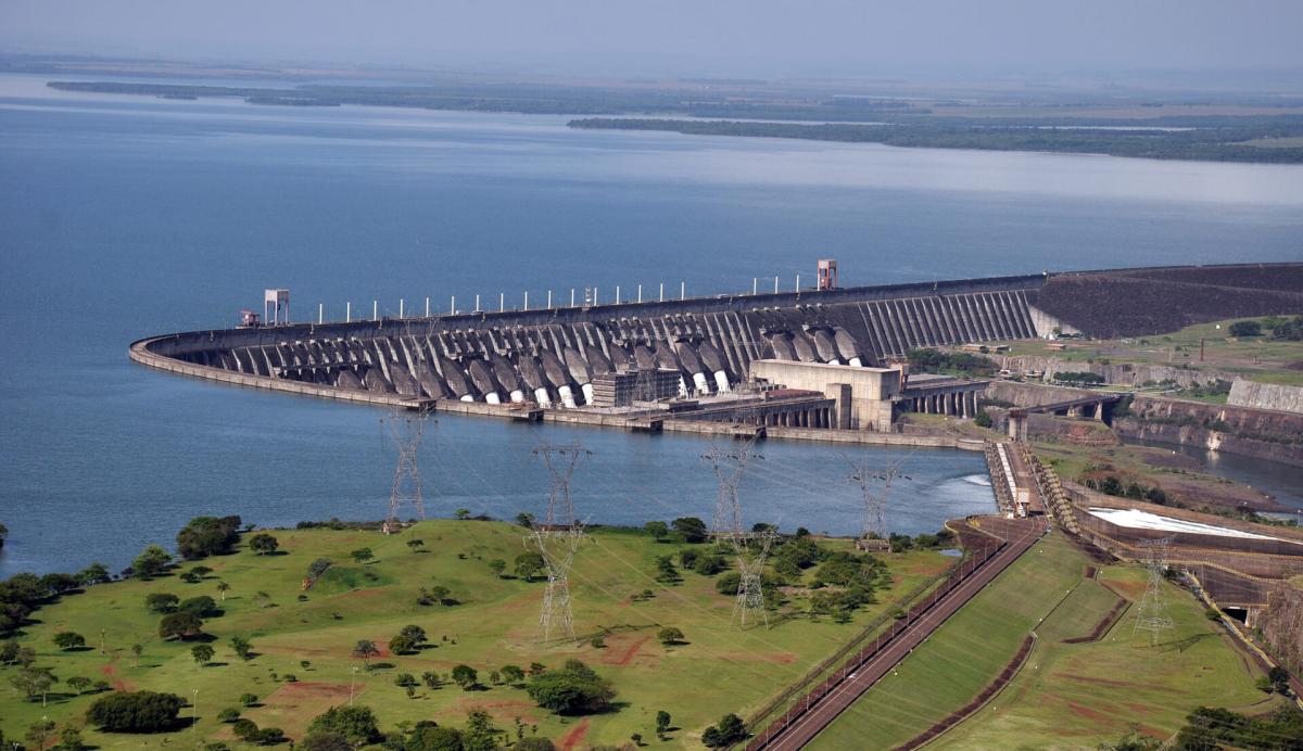 Paraguay quiere que Brasil pague más por la energía de la central de Itaipú