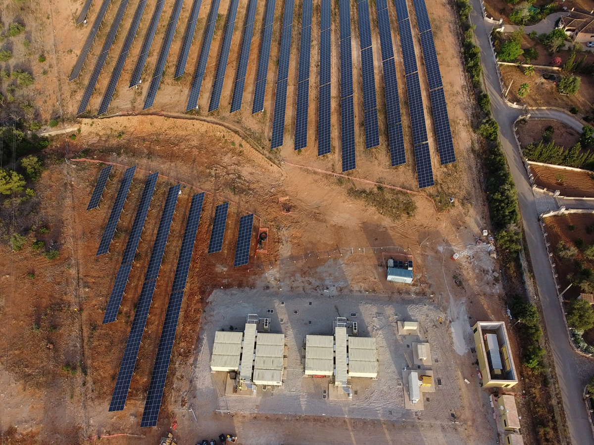 Endesa pone en servicio la mayor instalación europea de almacenamiento de flujo de vanadio en una planta solar