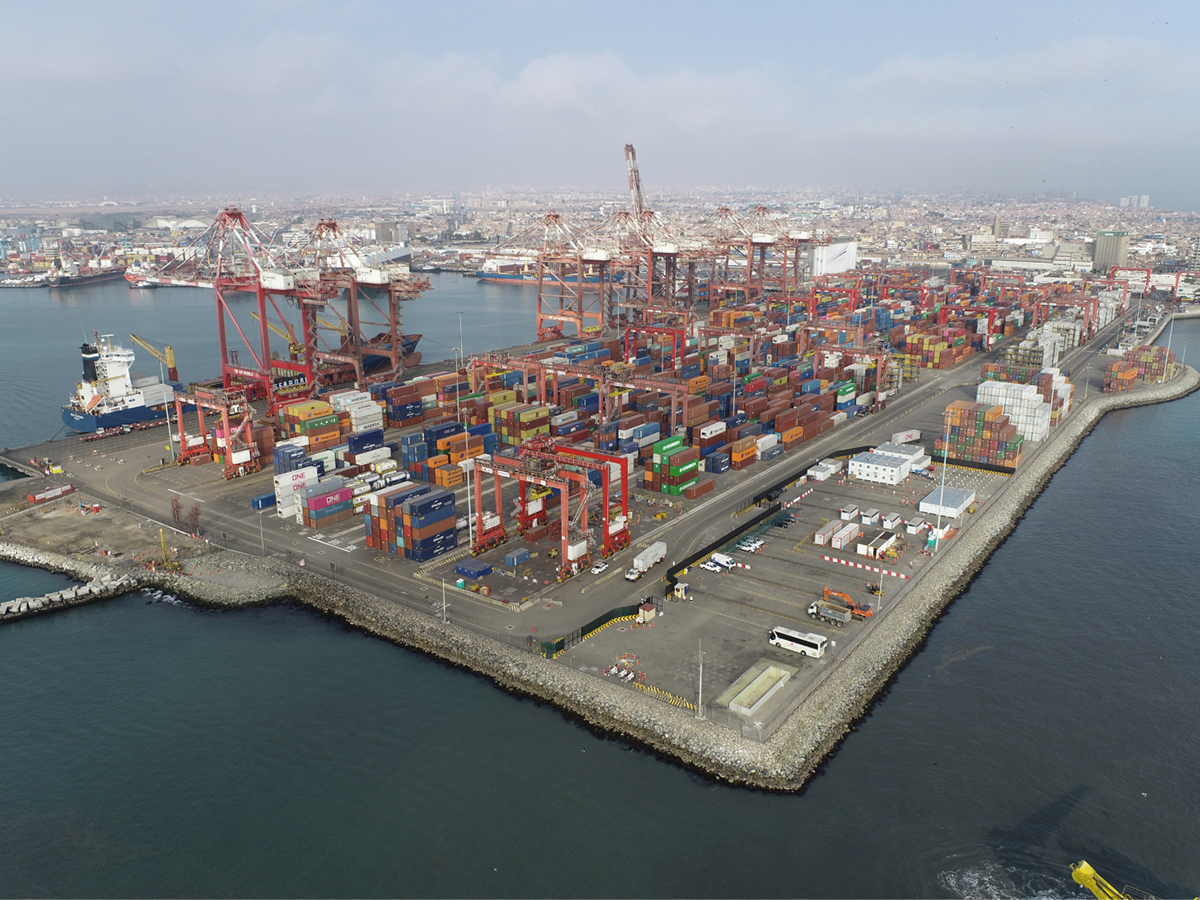 Instalan la primera estación de carga eléctrica en un muelle de Latinoamérica en Perú